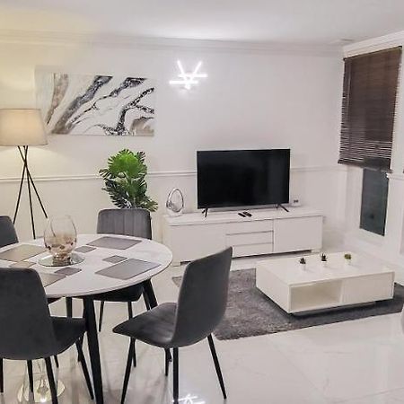 Stunning 2 Bedroom Apartment In Canary Wharf - Morland Apartments ロンドン エクステリア 写真