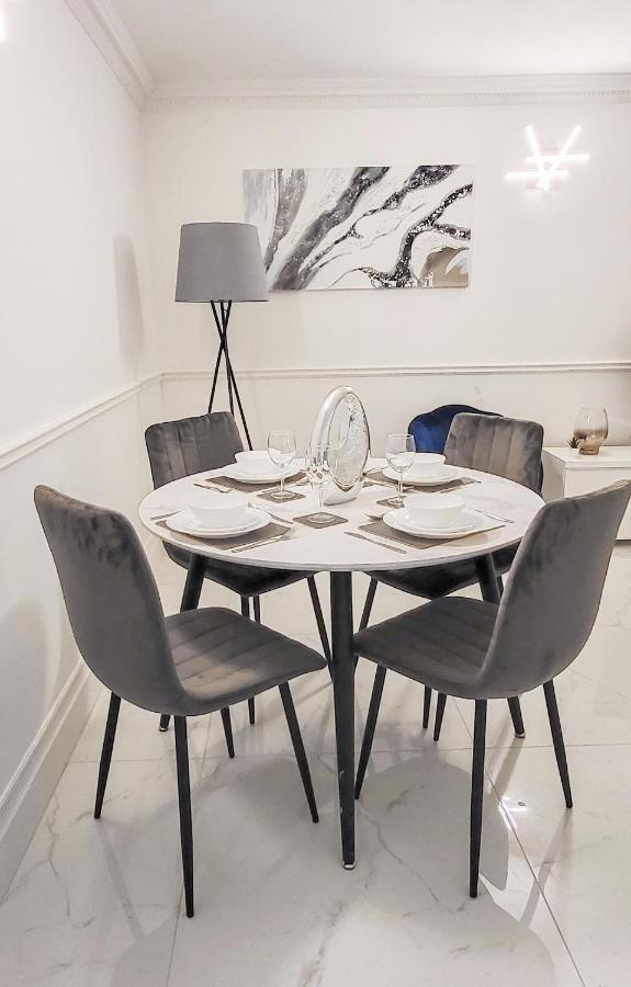 Stunning 2 Bedroom Apartment In Canary Wharf - Morland Apartments ロンドン エクステリア 写真