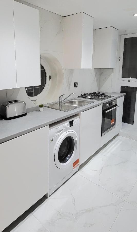 Stunning 2 Bedroom Apartment In Canary Wharf - Morland Apartments ロンドン エクステリア 写真